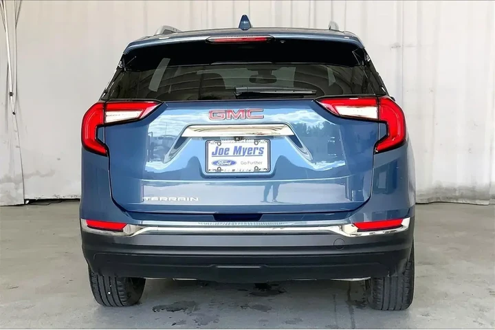 $21417 : GMC Terrain 2024 SLT 4dr SUV image 3