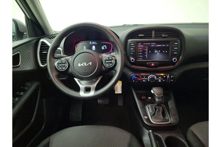 $15998 : Kia Soul 2023 LX 4dr Crossov image 9
