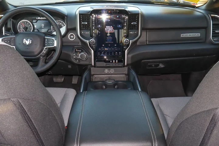 $38988 : 2025 1500 Big Horn 4x4 Crew C image 10