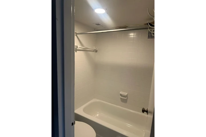 $1700 : Condominium image 2