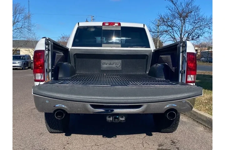 $28205 : Ram 1500 Classic 2019 4x4 Lo image 6