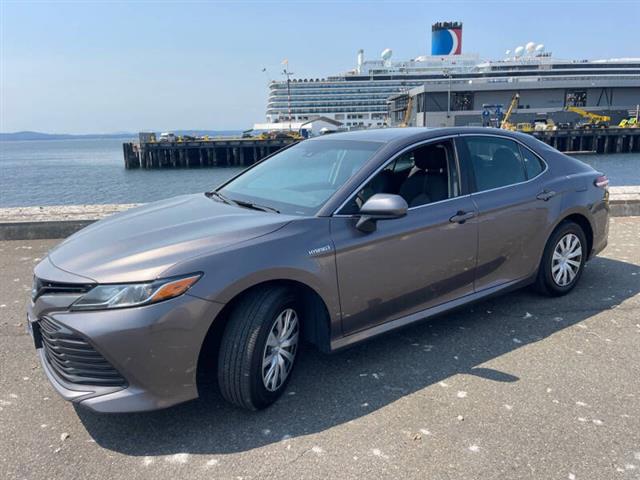 $15988 : 2018 Camry Hybrid LE image 2