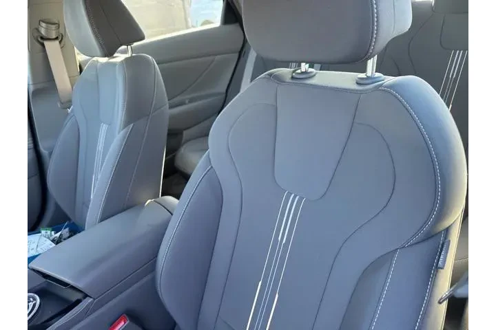 $20500 : Hyundai ELANTRA 2025 SEL Spo image 6