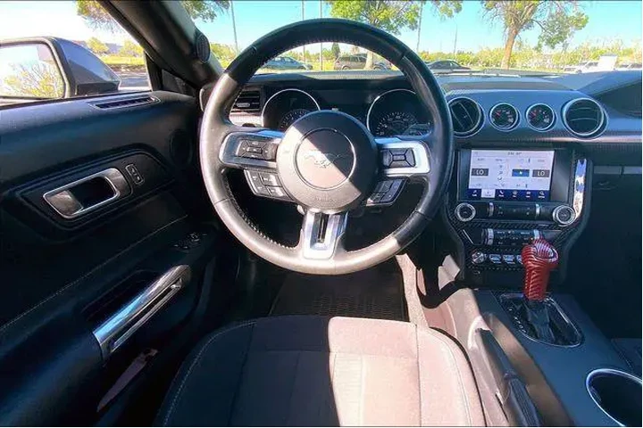 $30985 : Ford Mustang 2020 GT 2dr Fas image 5