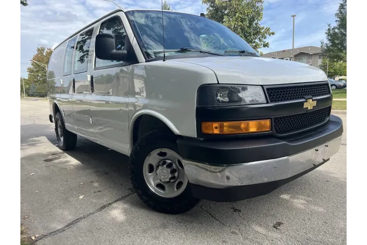 $13997 : 2019 Express 2500 image 5