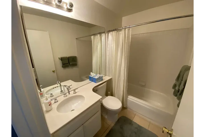 $1200 : Cozy 2-Bedroom and 2-Bathroom image 8