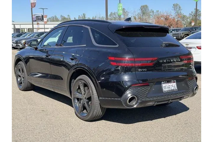 $35991 : Genesis GV70 2023 AWD 2.5T S image 6