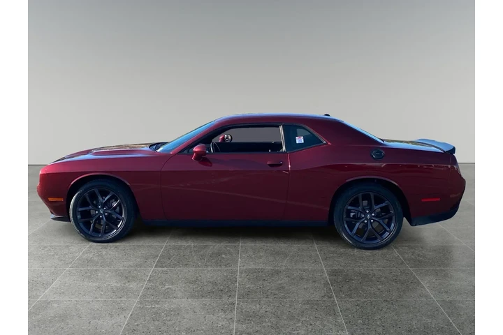 $30615 : Dodge Challenger 2021 SXT 2d image 2