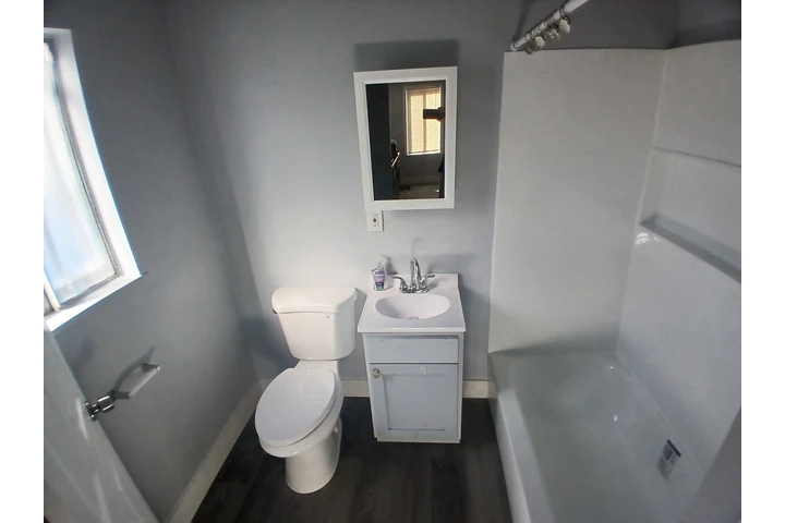 $1850 : Casita 1 rec 1 bano frente a e image 3