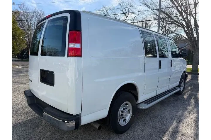 $33900 : Chevrolet Express 2024 2500 image 9