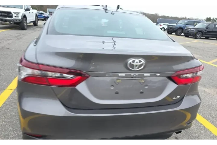 $22519 : Toyota Camry 2024 LE 4dr Sed image 5