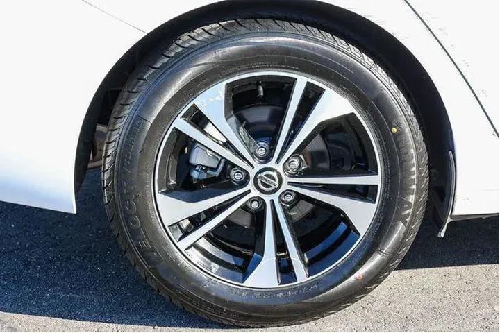 $13298 : Nissan Sentra 2022 SV 4dr Se image 8