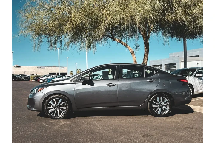 $15937 : Nissan Versa 2023 SV 4dr Sed image 2