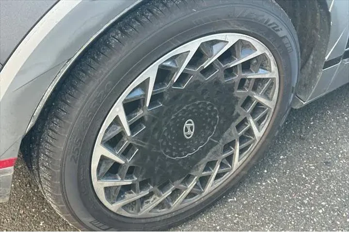 $27990 : Hyundai IONIQ 5 2023 AWD Lim image 7