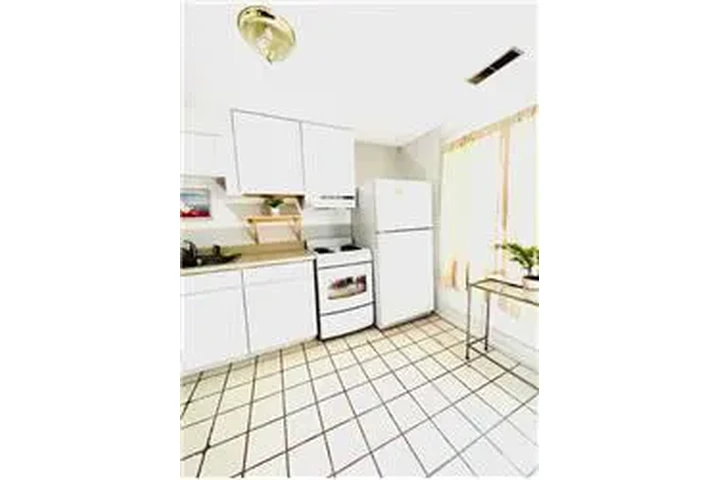 $1595 : Rental property with 2 bedro image 2