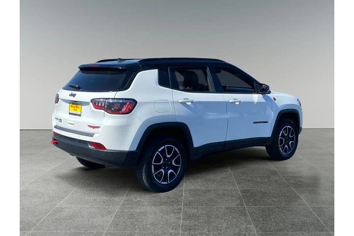 $30986 : Jeep Compass 2024 4x4 Trailh image 5