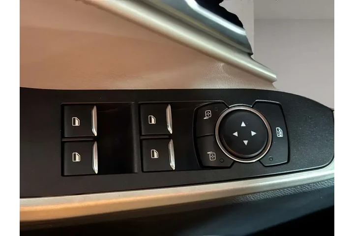 $26495 : Ford Explorer 2021 AWD XLT 4 image 8