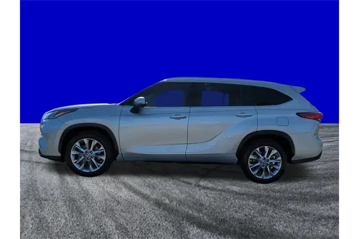 $32799 : Toyota Highlander 2023 L 4dr image 7