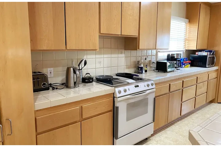$1400 : Experience the charming home image 4