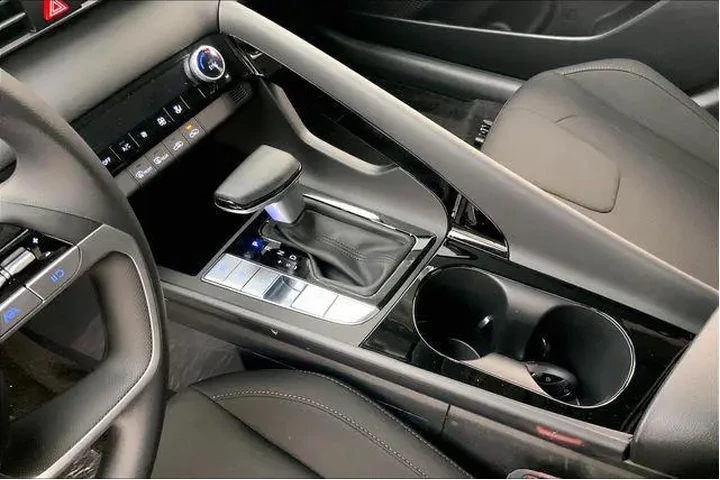 $26339 : Hyundai ELANTRA Hybrid 2025 image 9
