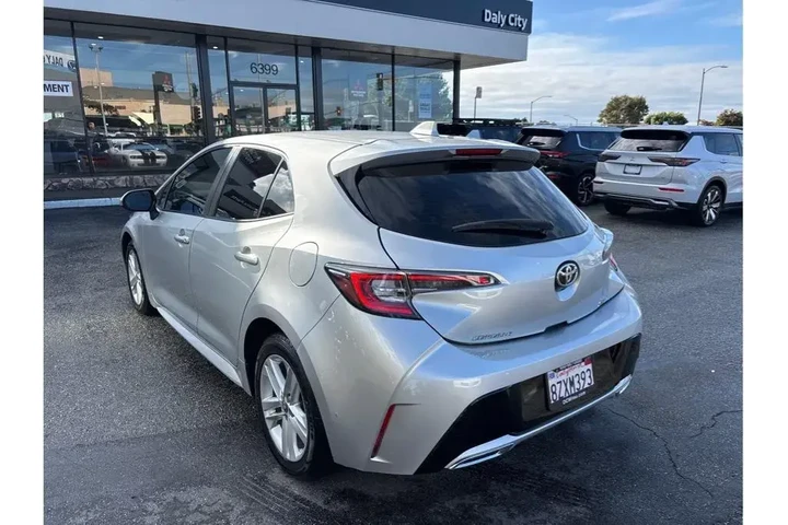 $23498 : Toyota Corolla Hatchback 202 image 4