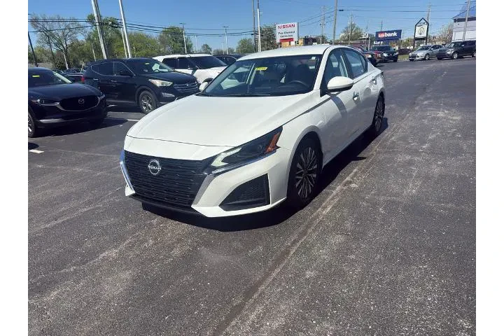 $18995 : Nissan Altima 2023 2.5 SV 4d image 4