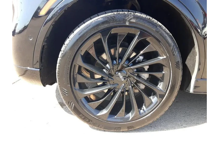 $39995 : 2022 Aviator Reserve image 10