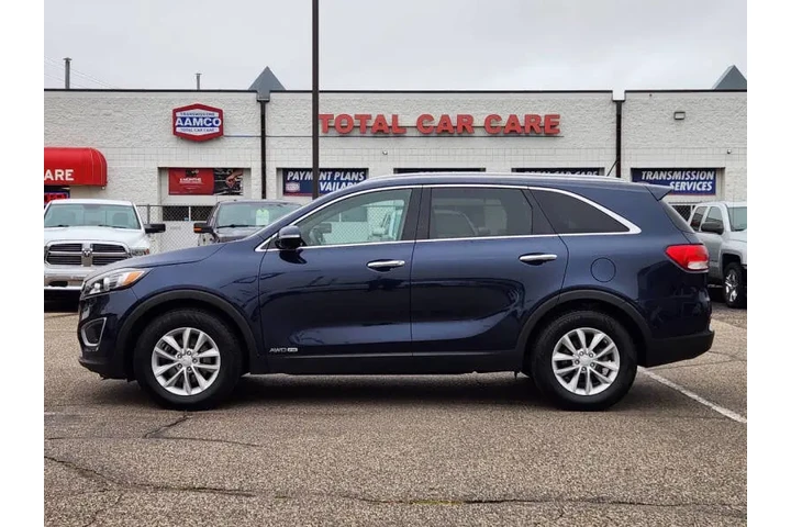$9975 : 2017 Sorento LX V6 image 4
