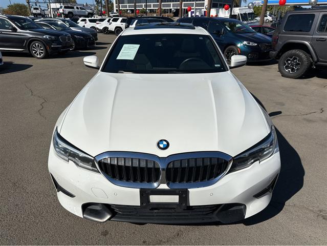 $22777 : 2020 3 Series 330i image 3