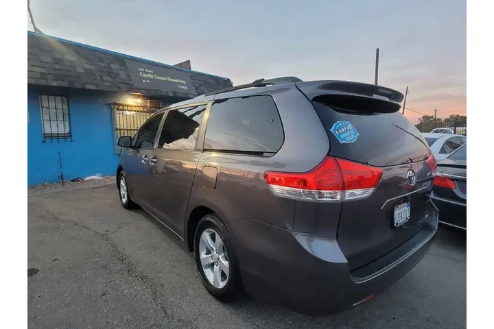 $10899 : 2012 Sienna LE 7-Passenger Au image 9