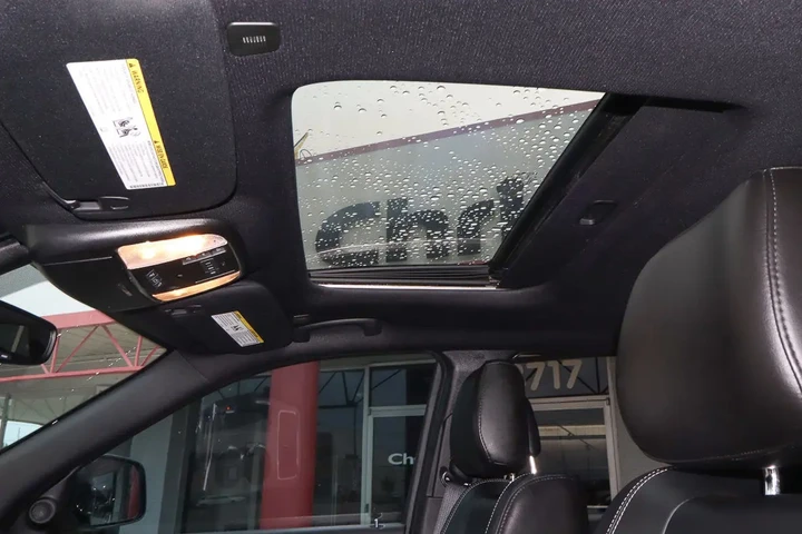 $28988 : 2021 Grand Cherokee 80th Anni image 8