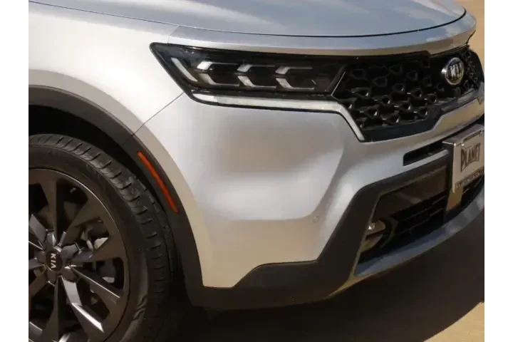 $26745 : Kia Sorento 2021 AWD SX Pres image 5