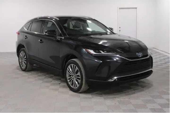 $39920 : Toyota Venza 2024 AWD LE 4dr image 1