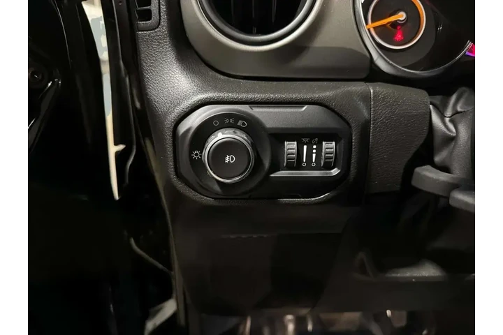 $30995 : Jeep Wrangler Unlimited 2022 image 9