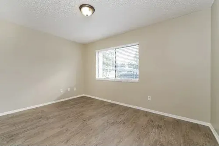 $1405 : Casa en renta de 3 recámaras image 4