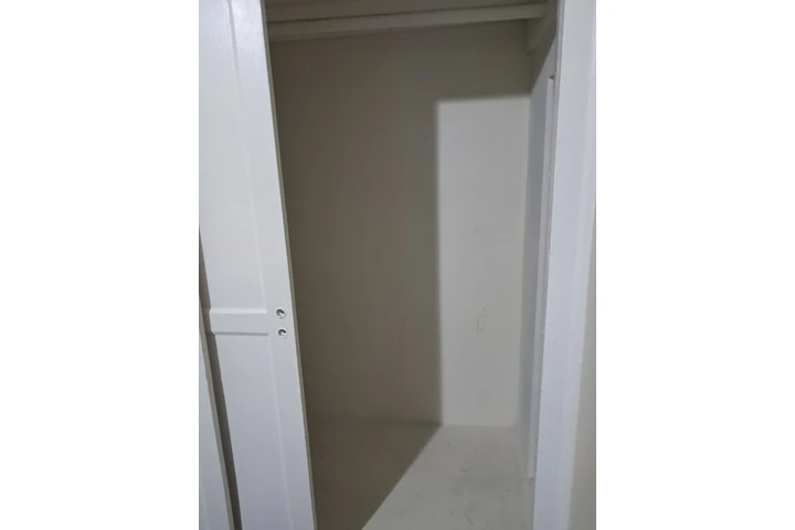 $1175 : Un cuarto de renta image 1