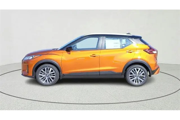 $18630 : Nissan Kicks 2024 SV 4dr Cro image 4