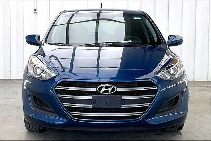 $10490 : Hyundai ELANTRA GT 2016 4dr image 3