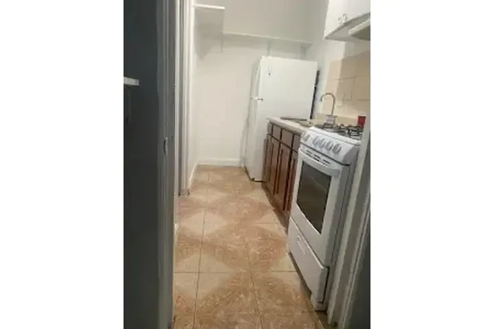 $1800 : APARTAMENTO PEQUEÑO image 2