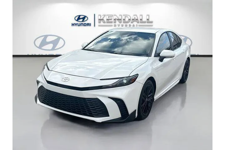 $25998 : Toyota Camry 2025 SE 4dr Sed image 3