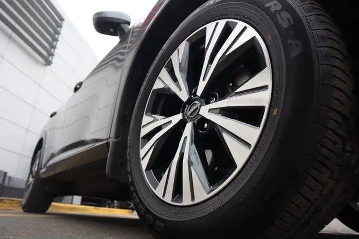 $22977 : Nissan Rogue 2023 AWD SV 4dr image 8