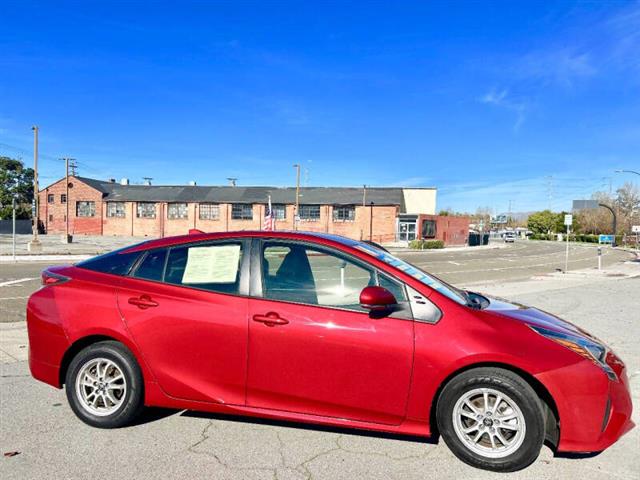 $18995 : 2016 Prius Two image 5