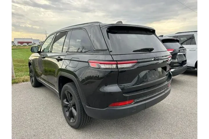 $30000 : Jeep Grand Cherokee 2023 4x4 image 4
