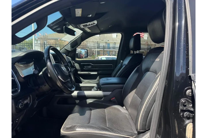 2022 RAM 1500 Laramie Crew Ca image 9