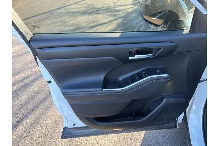 $35000 : Toyota Highlander Hybrid 202 image 8