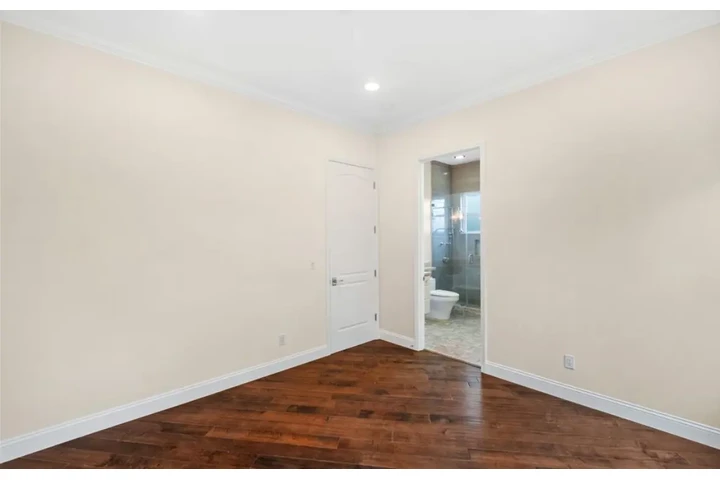 $2550 : 3Bed Home in Huntington Park image 4