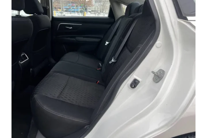 $8500 : 2016 Altima 2.5 SV image 9