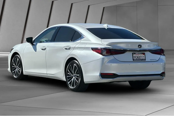 $30500 : Lexus ES 300h 2023 4dr Sedan image 10