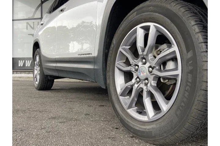 GMC Terrain 2022 AWD SLT 4dr image 8