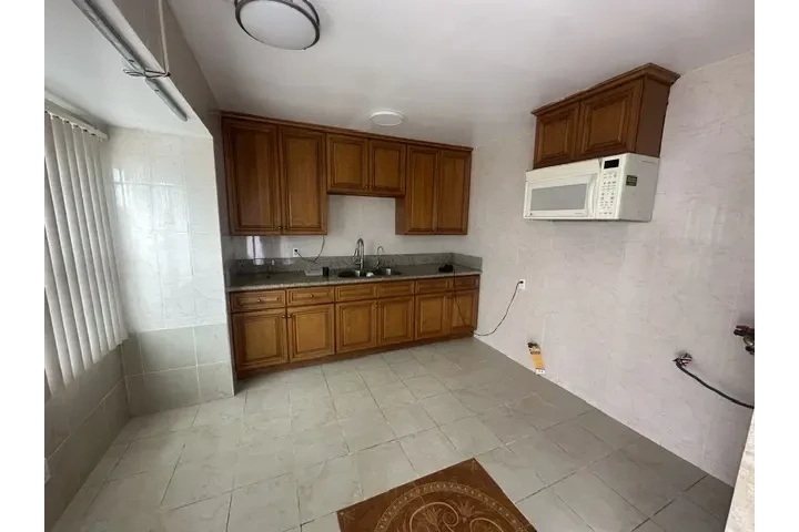 $2495 : Apartamento  Montebello image 2